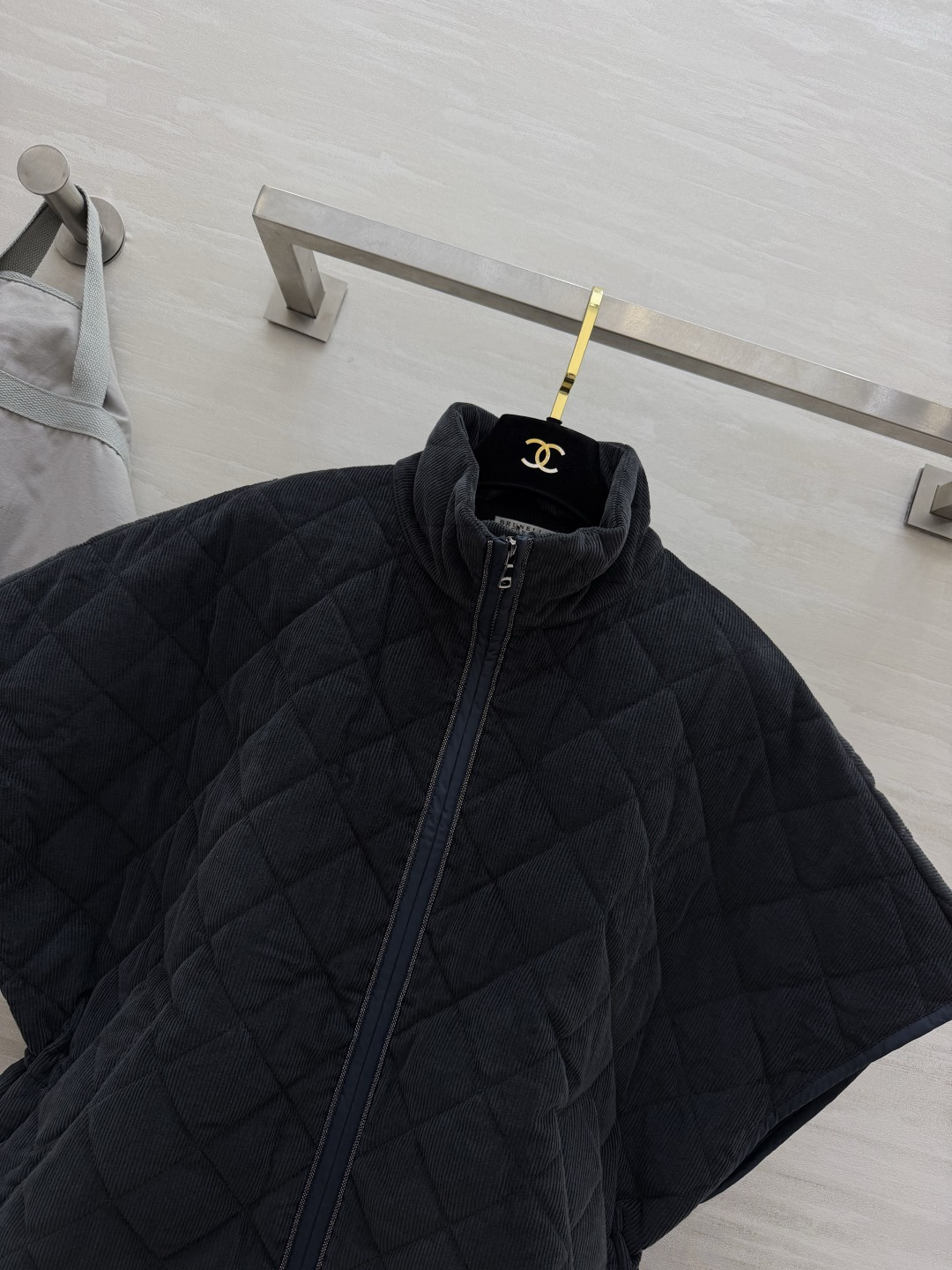 Brunello Cucinell♡²⁶不被驯服的优雅 菱格棉服斗篷马甲｜两色入 早秋氛围感叠穿神器 斗篷式无袖宽松版型
