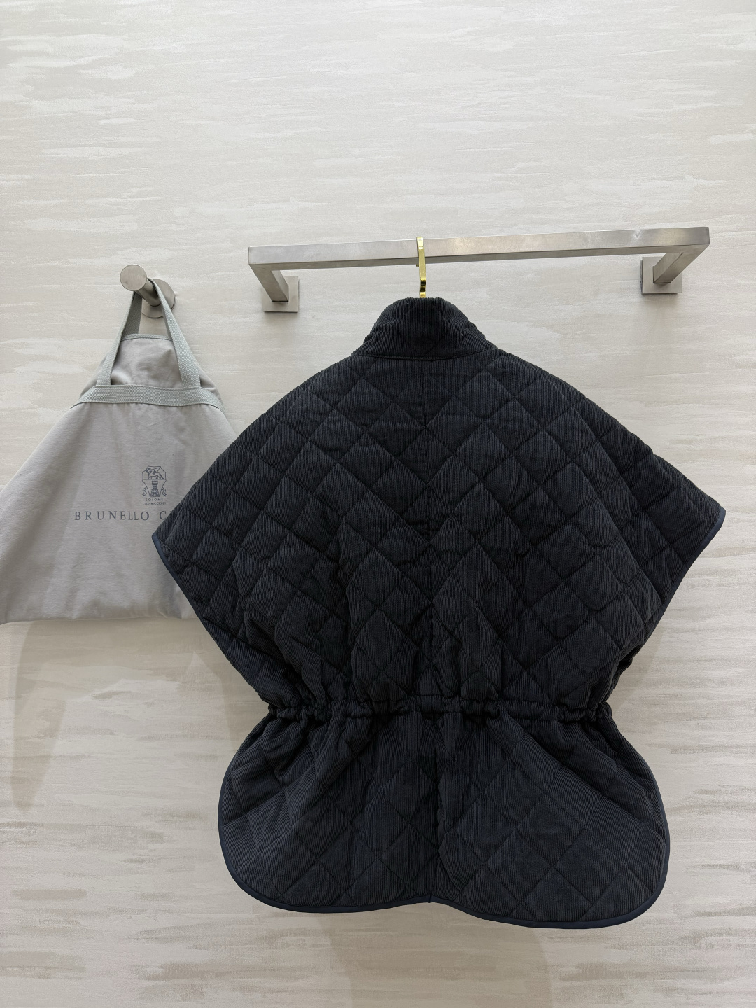 Brunello Cucinell♡²⁶不被驯服的优雅 菱格棉服斗篷马甲｜两色入 早秋氛围感叠穿神器 斗篷式无袖宽松版型