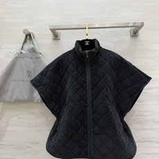 Brunello Cucinell♡²⁶不被驯服的优雅 菱格棉服斗篷马甲|两色入 早秋氛围感叠穿神器 斗篷式无袖宽松版型 Brunello Cucinell♡²⁶不被驯服的优雅 菱格棉服斗篷马甲|两色入 早秋氛围感叠穿神器 斗篷式无袖宽松版型