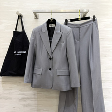 #ysl²⁶大女主灰色西装套装 立体剪裁 挺括版型不挑身材 利落剪裁藏肉显瘦 单排扣设计经典不过时 阔腿西裤垂感满分 走 #ysl²⁶大女主灰色西装套装 立体剪裁 挺括版型不挑身材 利落剪裁藏肉显瘦 单排扣设计经典不过时 阔腿西裤垂感满分 走