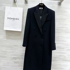 #ysl新款双排扣Tuxedo长款西装外套 完美演绎极致的黑 醋酸领拼接魅惑感十足 立体剪裁版型展现出凌厉肩部轮廓线条 #ysl新款双排扣Tuxedo长款西装外套 完美演绎极致的黑 醋酸领拼接魅惑感十足 立体剪裁版型展现出凌厉肩部轮廓线条