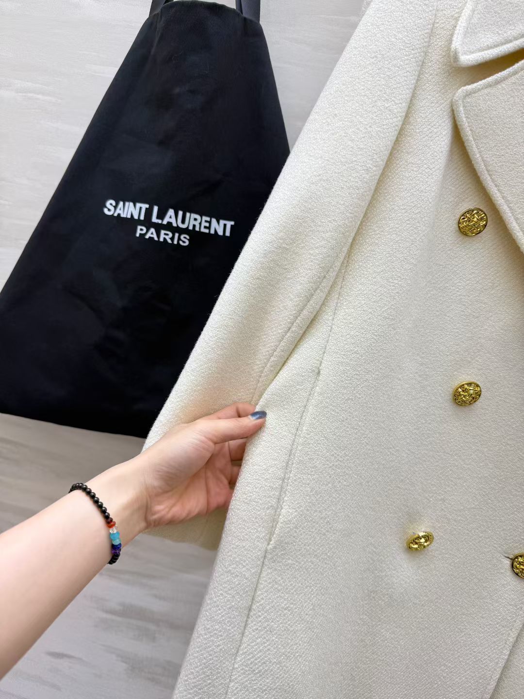 #ysl/Saint Lauren♡双排扣大衣 选用高品质羊毛柔软又保暖 秋冬穿超合适！戗驳领＋金色纽扣 细节满分 立体