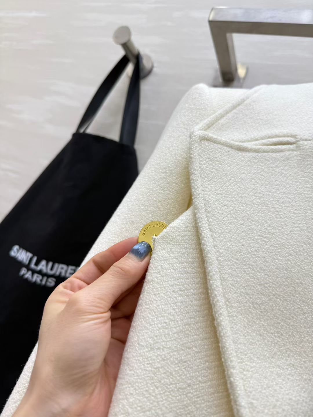 #ysl/Saint Lauren♡双排扣大衣 选用高品质羊毛柔软又保暖 秋冬穿超合适！戗驳领＋金色纽扣 细节满分 立体