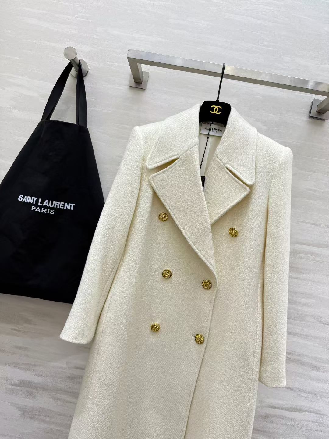 #ysl/Saint Lauren♡双排扣大衣 选用高品质羊毛柔软又保暖 秋冬穿超合适！戗驳领＋金色纽扣 细节满分 立体