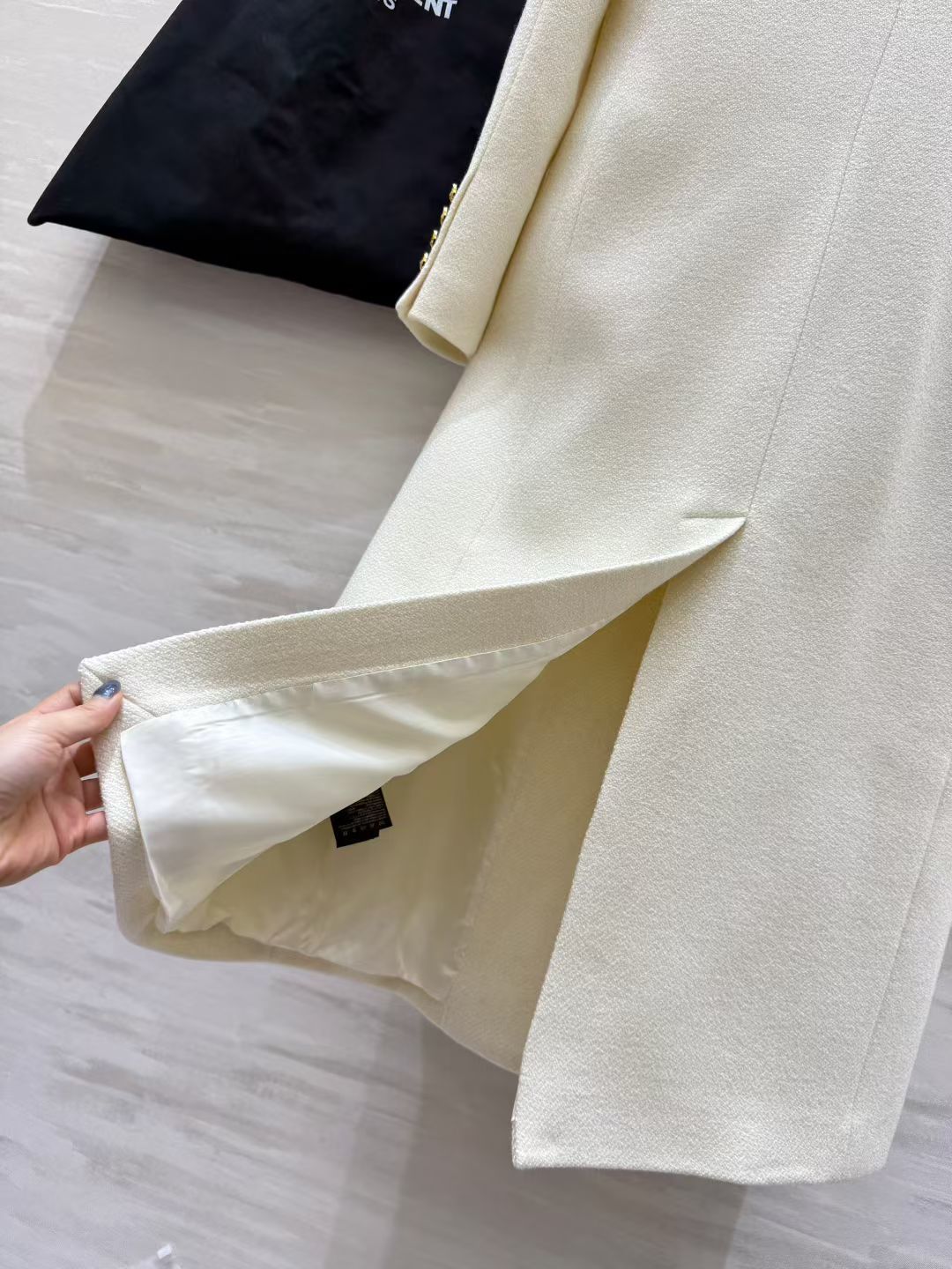 #ysl/Saint Lauren♡双排扣大衣 选用高品质羊毛柔软又保暖 秋冬穿超合适！戗驳领＋金色纽扣 细节满分 立体