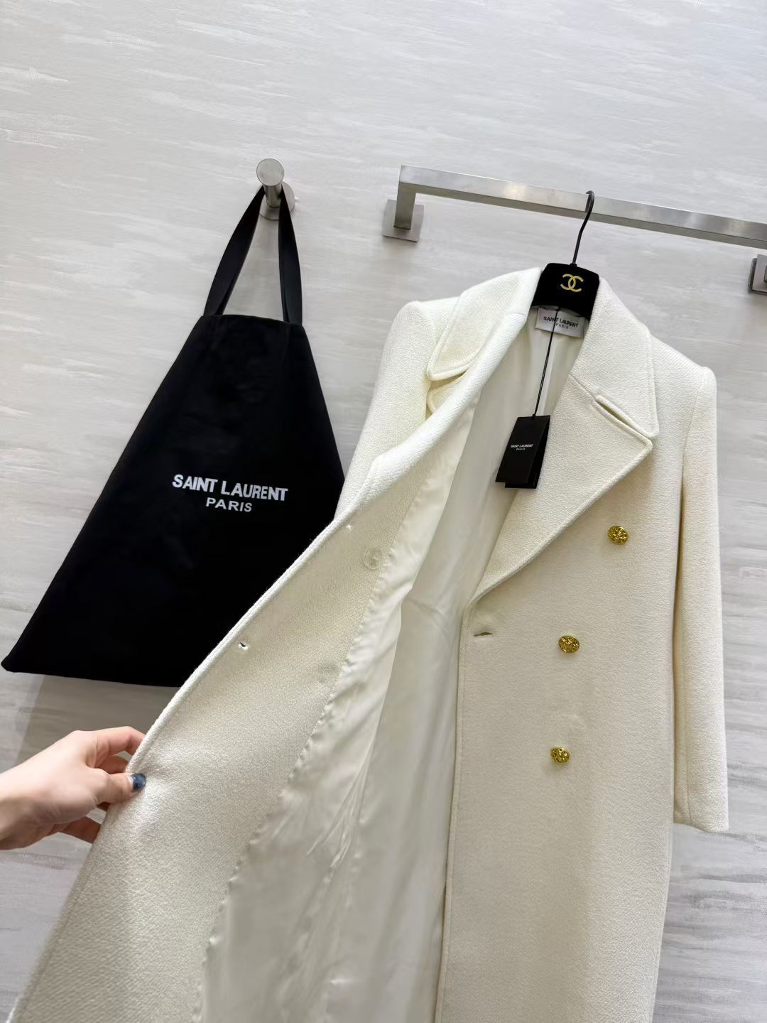 #ysl/Saint Lauren♡双排扣大衣 选用高品质羊毛柔软又保暖 秋冬穿超合适！戗驳领＋金色纽扣 细节满分 立体