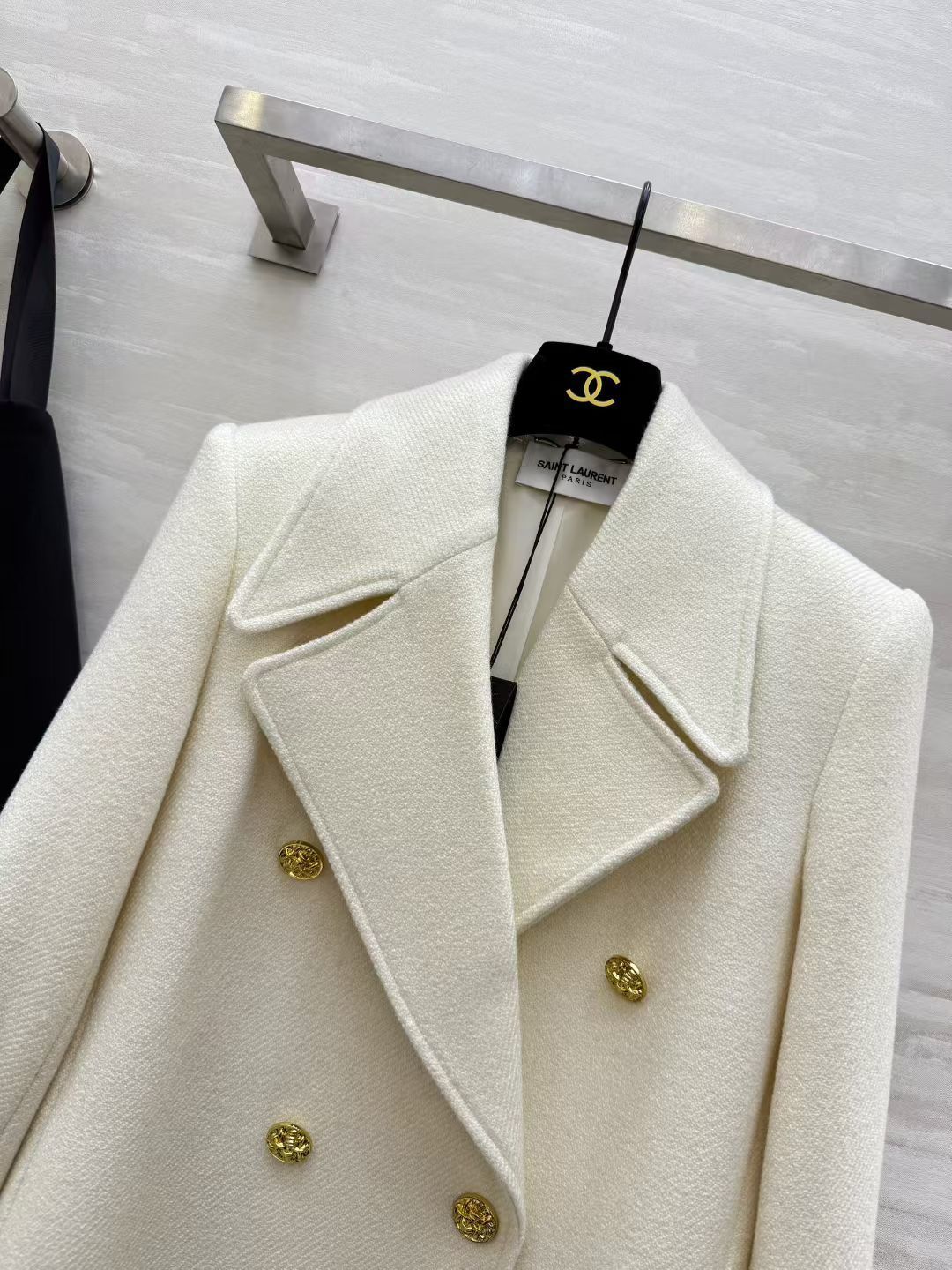 #ysl/Saint Lauren♡双排扣大衣 选用高品质羊毛柔软又保暖 秋冬穿超合适！戗驳领＋金色纽扣 细节满分 立体