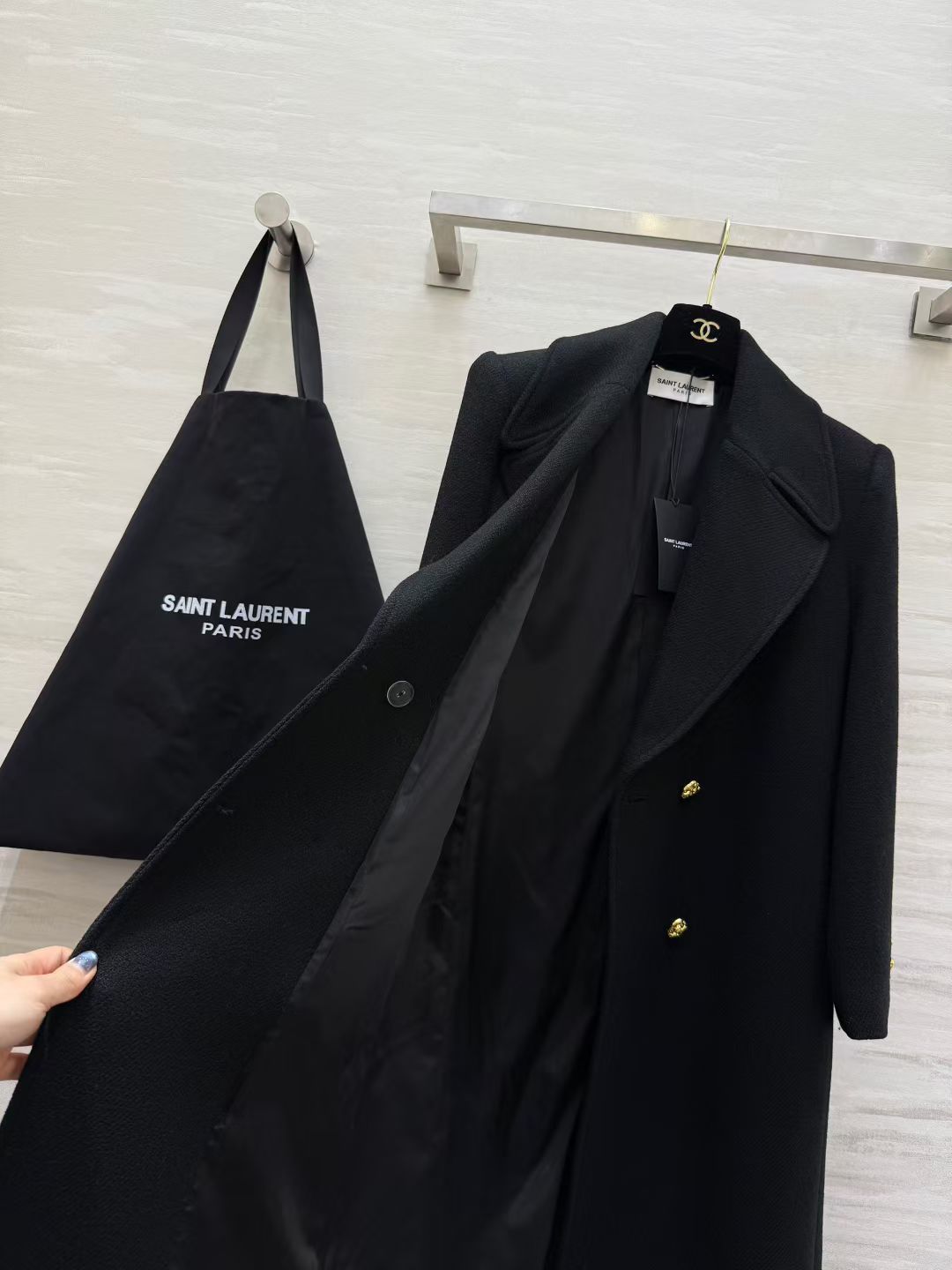 #ysl/Saint Lauren♡双排扣大衣 选用高品质羊毛柔软又保暖 秋冬穿超合适！戗驳领＋金色纽扣 细节满分 立体