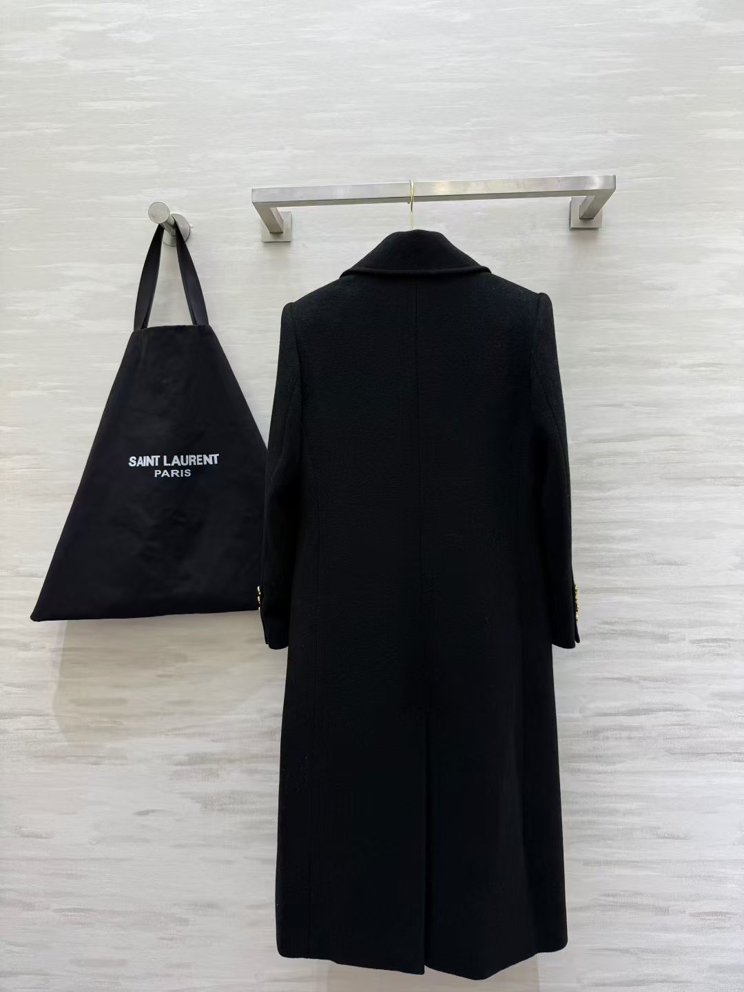 #ysl/Saint Lauren♡双排扣大衣 选用高品质羊毛柔软又保暖 秋冬穿超合适！戗驳领＋金色纽扣 细节满分 立体