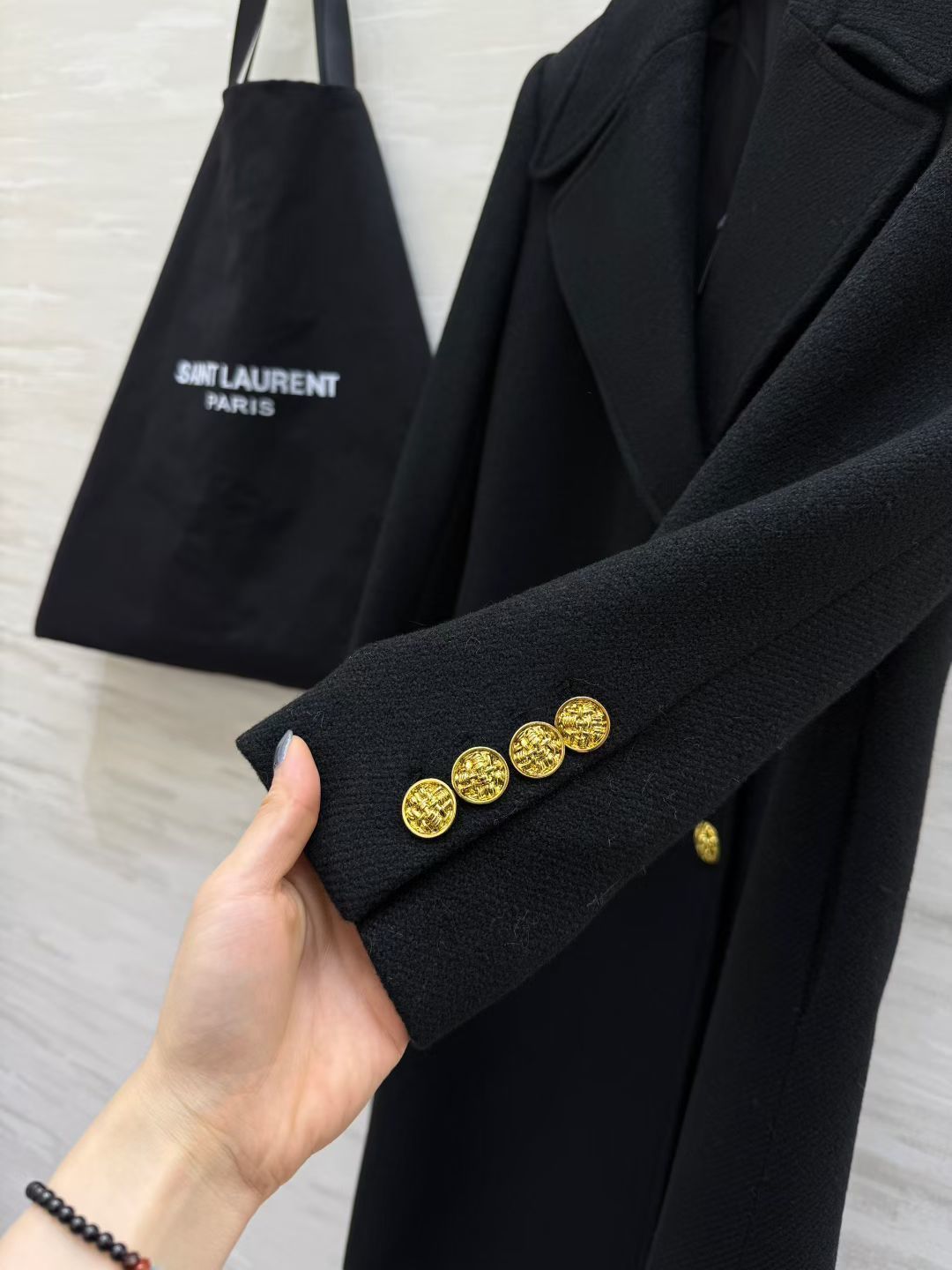 #ysl/Saint Lauren♡双排扣大衣 选用高品质羊毛柔软又保暖 秋冬穿超合适！戗驳领＋金色纽扣 细节满分 立体