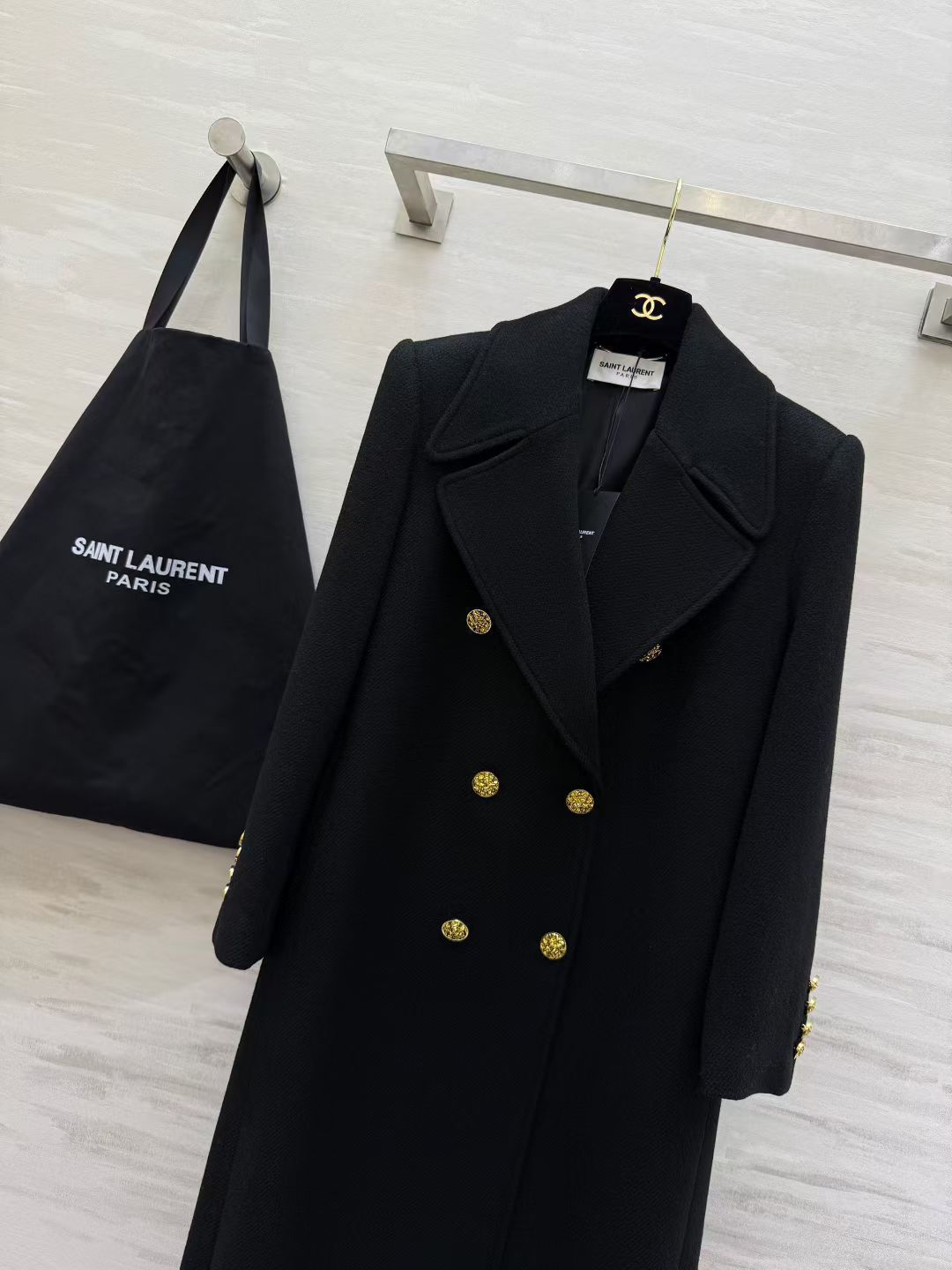 #ysl/Saint Lauren♡双排扣大衣 选用高品质羊毛柔软又保暖 秋冬穿超合适！戗驳领＋金色纽扣 细节满分 立体