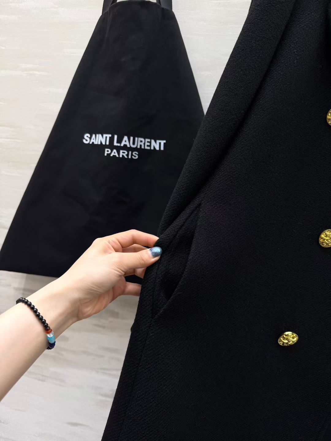 #ysl/Saint Lauren♡双排扣大衣 选用高品质羊毛柔软又保暖 秋冬穿超合适！戗驳领＋金色纽扣 细节满分 立体