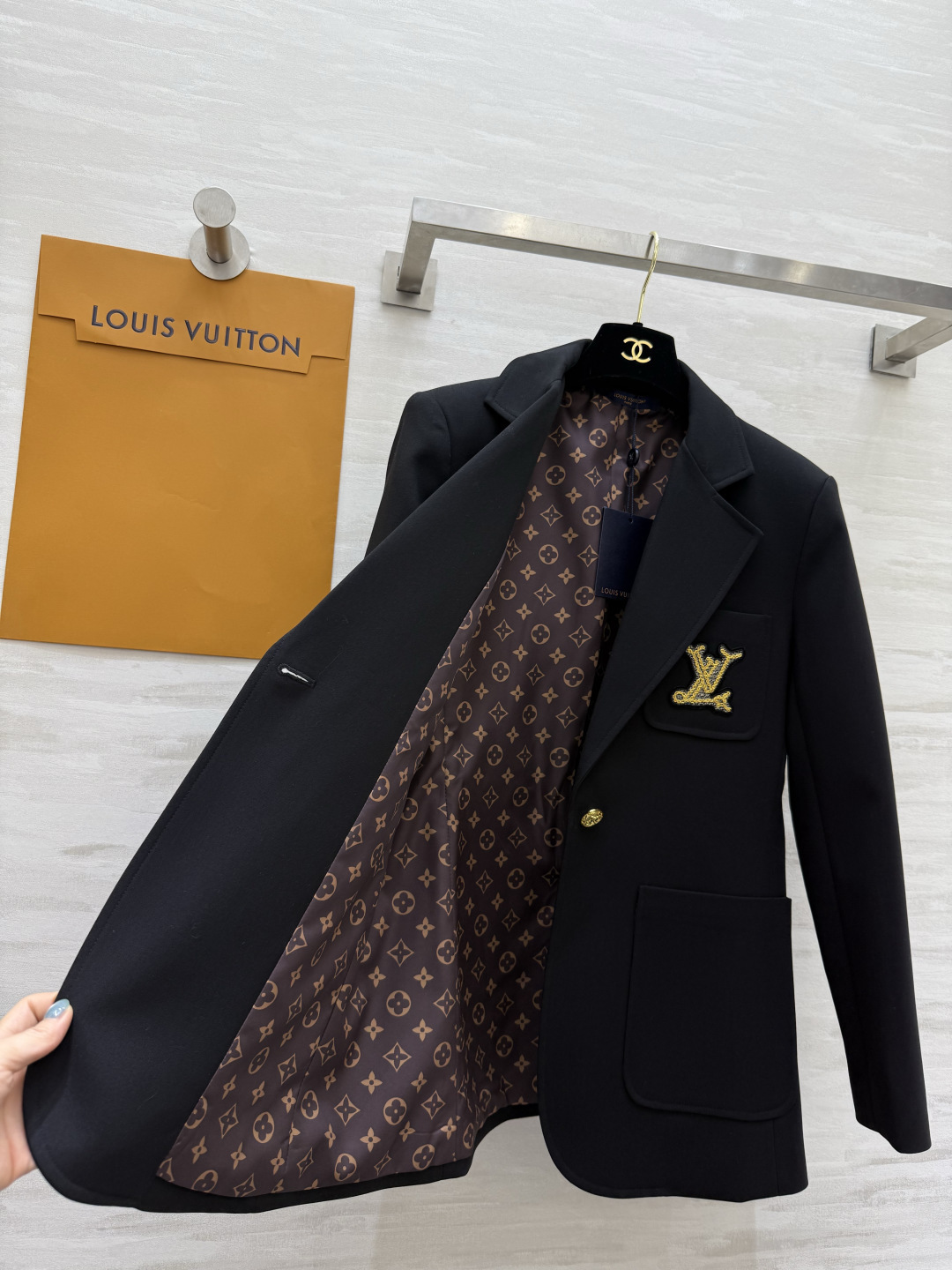 #Lvvv新款 羊毛西装外套 高品质定制 现货首发size：S/M/L/XL（M码肩宽：39，胸围：94，衣长：72）