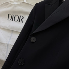 #Dio♡²⁶系列 短款西装外套 羊毛混纺面料柔软又挺括 撞色设计 黑色条纹点缀领口 袖口和口袋 单排扣简约大方✨ 短款 #Dio♡²⁶系列 短款西装外套 羊毛混纺面料柔软又挺括 撞色设计 黑色条纹点缀领口 袖口和口袋 单排扣简约大方✨ 短款