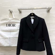 #Dio♡²⁶系列 短款西装外套 羊毛混纺面料柔软又挺括 撞色设计 黑色条纹点缀领口 袖口和口袋 单排扣简约大方✨ 短款 #Dio♡²⁶系列 短款西装外套 羊毛混纺面料柔软又挺括 撞色设计 黑色条纹点缀领口 袖口和口袋 单排扣简约大方✨ 短款