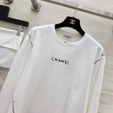 Chane♡²⁶明线刺绣长袖休闲上衣🤍🖤简约松弛感长袖 黑白双色可选 日常实穿度拉满 胸前手工感刺绣字母 线条随性高级 Chane♡²⁶明线刺绣长袖休闲上衣🤍🖤简约松弛感长袖 黑白双色可选 日常实穿度拉满 胸前手工感刺绣字母 线条随性高级