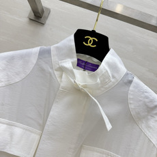 Ralph Laure♡²⁶早秋工装风腰带外套 黑白两色入立领工装剪裁 多口袋设计氛围感十足 自带同色系收腰腰带 轻松掐 Ralph Laure♡²⁶早秋工装风腰带外套 黑白两色入立领工装剪裁 多口袋设计氛围感十足 自带同色系收腰腰带 轻松掐