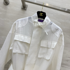 Ralph Laure♡²⁶早秋工装风腰带外套 黑白两色入立领工装剪裁 多口袋设计氛围感十足 自带同色系收腰腰带 轻松掐 Ralph Laure♡²⁶早秋工装风腰带外套 黑白两色入立领工装剪裁 多口袋设计氛围感十足 自带同色系收腰腰带 轻松掐