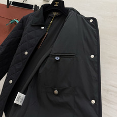 Loro Pian♡²⁶经典菱格翻领棉服🤍🖤米白|黑色双色上新 极简老钱风 柔和小翻领设计 气质温婉不挑人 全身菱形绗缝 Loro Pian♡²⁶经典菱格翻领棉服🤍🖤米白|黑色双色上新 极简老钱风 柔和小翻领设计 气质温婉不挑人 全身菱形绗缝