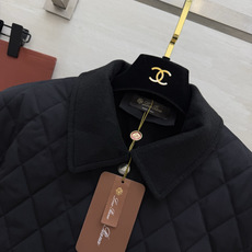 Loro Pian♡²⁶经典菱格翻领棉服🤍🖤米白|黑色双色上新 极简老钱风 柔和小翻领设计 气质温婉不挑人 全身菱形绗缝 Loro Pian♡²⁶经典菱格翻领棉服🤍🖤米白|黑色双色上新 极简老钱风 柔和小翻领设计 气质温婉不挑人 全身菱形绗缝