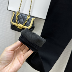𝗖𝗛𝗔𝗡𝗘𝗟 王炸小黑裤 中古系列 加厚婴儿绒发热超大弹力一字档九分裤 打底裤 超级时髦 超级好看 内里定制婴儿绒发热功 𝗖𝗛𝗔𝗡𝗘𝗟 王炸小黑裤 中古系列 加厚婴儿绒发热超大弹力一字档九分裤 打底裤 超级时髦 超级好看 内里定制婴儿绒发热功