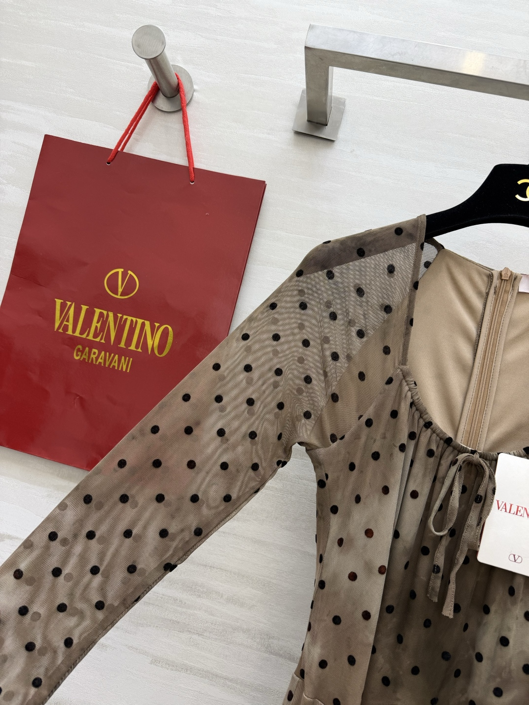 Valenti♡²⁶晕染咖色波点纱裙✨自带复古氛围感的长袖大摆长裙 方领抽绳设计 柔化肩颈线条 网纱透感面料 垂坠大裙摆 Valenti♡²⁶晕染咖色波点纱裙✨自带复古氛围感的长袖大摆长裙 方领抽绳设计 柔化肩颈线条 网纱透感面料 垂坠大裙摆