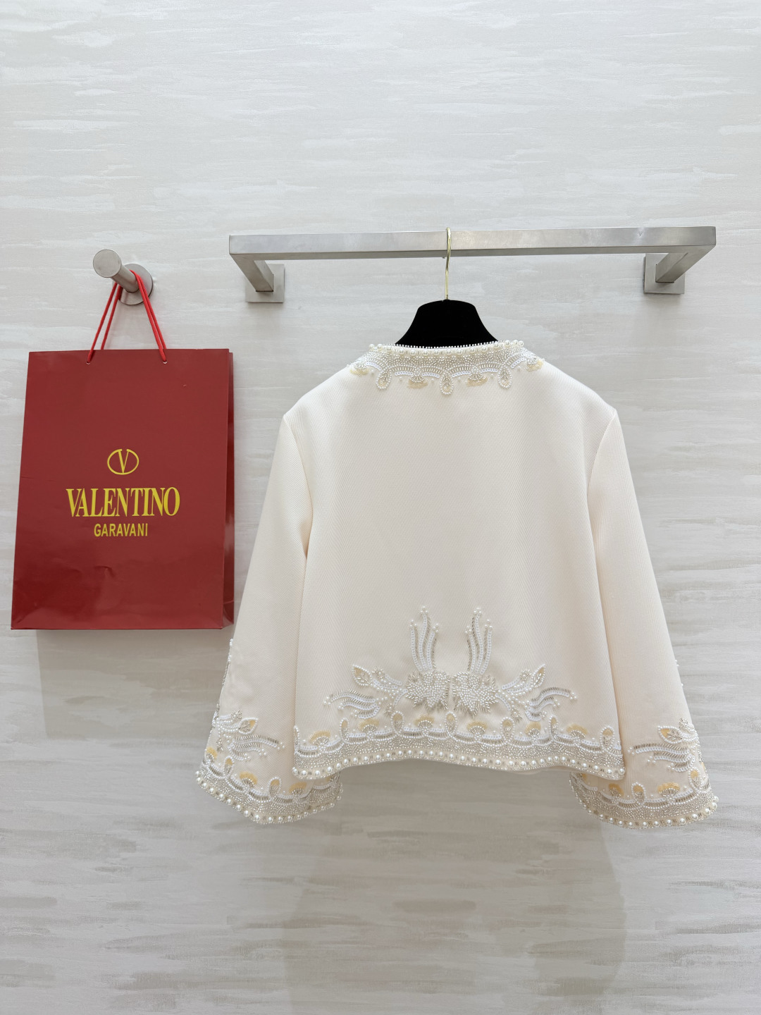 Valentin♡²⁶重工刺绣钉珠外套 奶杏底色 手工立体钉珠刺绣 自带柔光滤镜的贵气感 上身就是行走的优雅范本 温柔又