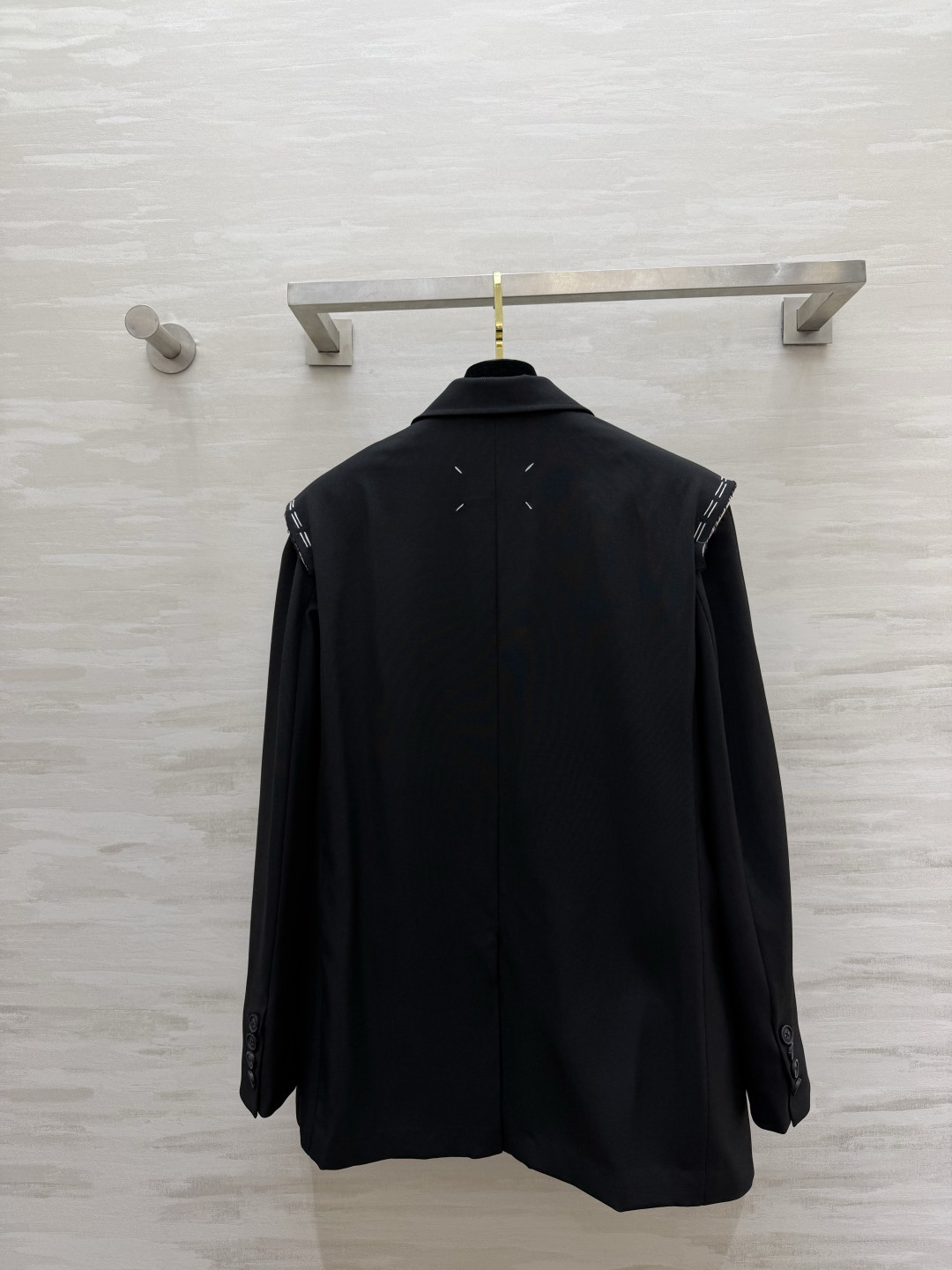 Maison Margiela 标志性剪裁 | 经典黑西装 高品质定制 现货首发size：S/M/L（s码肩宽：46，胸