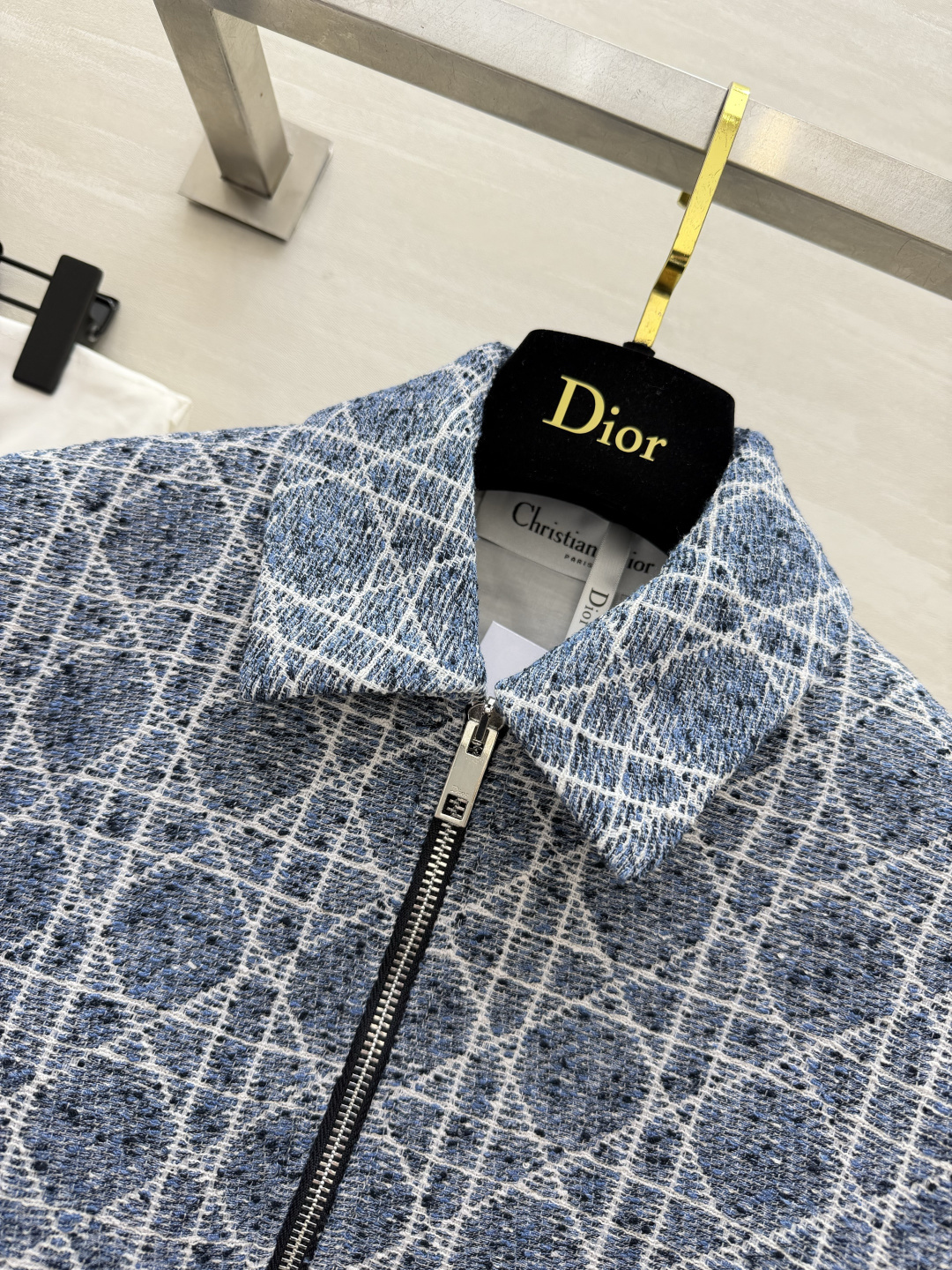 DIO♡²⁶藤格纹提花夹克|早秋氛围感外套 清冷蓝调混纺面料 肌理感十足 精致菱格织纹贯穿衣身 复古又耐看 小翻领+拉链 DIO♡²⁶藤格纹提花夹克|早秋氛围感外套 清冷蓝调混纺面料 肌理感十足 精致菱格织纹贯穿衣身 复古又耐看 小翻领+拉链