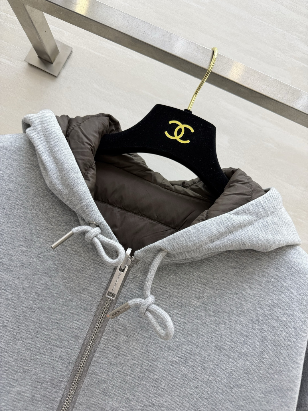 Canadagoos♡²⁶▪正反两穿连帽羽绒服 一面绗缝羽绒｜一面卫衣外套 90白鸭绒填充 蓬松保暖 轻量不压身 抽绳连