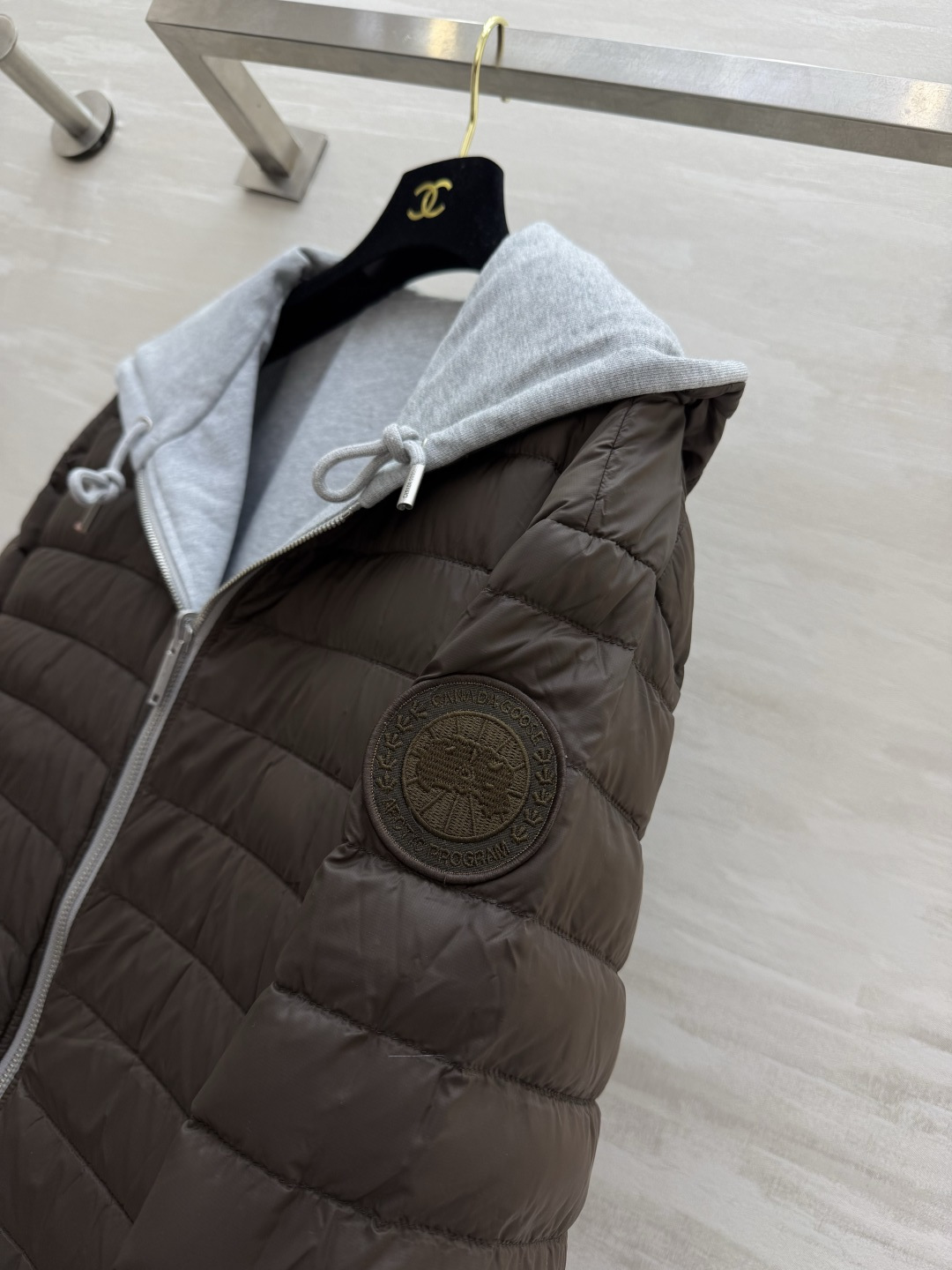 Canadagoos♡²⁶▪正反两穿连帽羽绒服 一面绗缝羽绒｜一面卫衣外套 90白鸭绒填充 蓬松保暖 轻量不压身 抽绳连