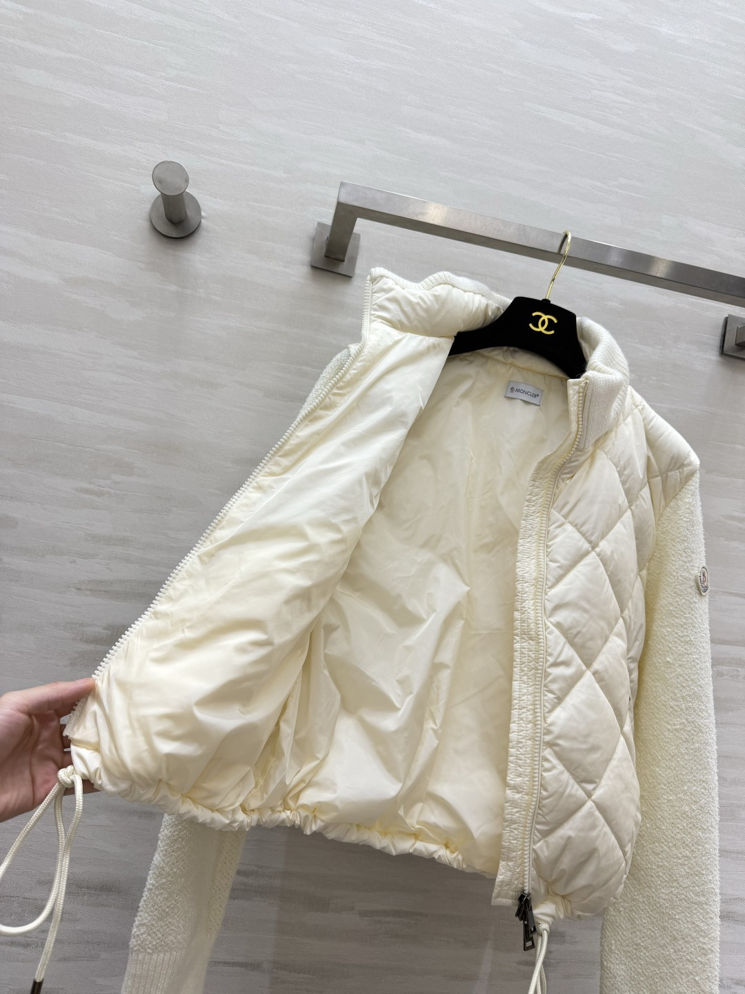 MMMonc²⁶✨菱格拼接针织袖羽绒服 温柔氛围感羽绒外套 两色可选|米白 / 藏蓝 衣身菱格羽绒裁片 90白鹅绒填充 MMMonc²⁶✨菱格拼接针织袖羽绒服 温柔氛围感羽绒外套 两色可选|米白 / 藏蓝 衣身菱格羽绒裁片 90白鹅绒填充
