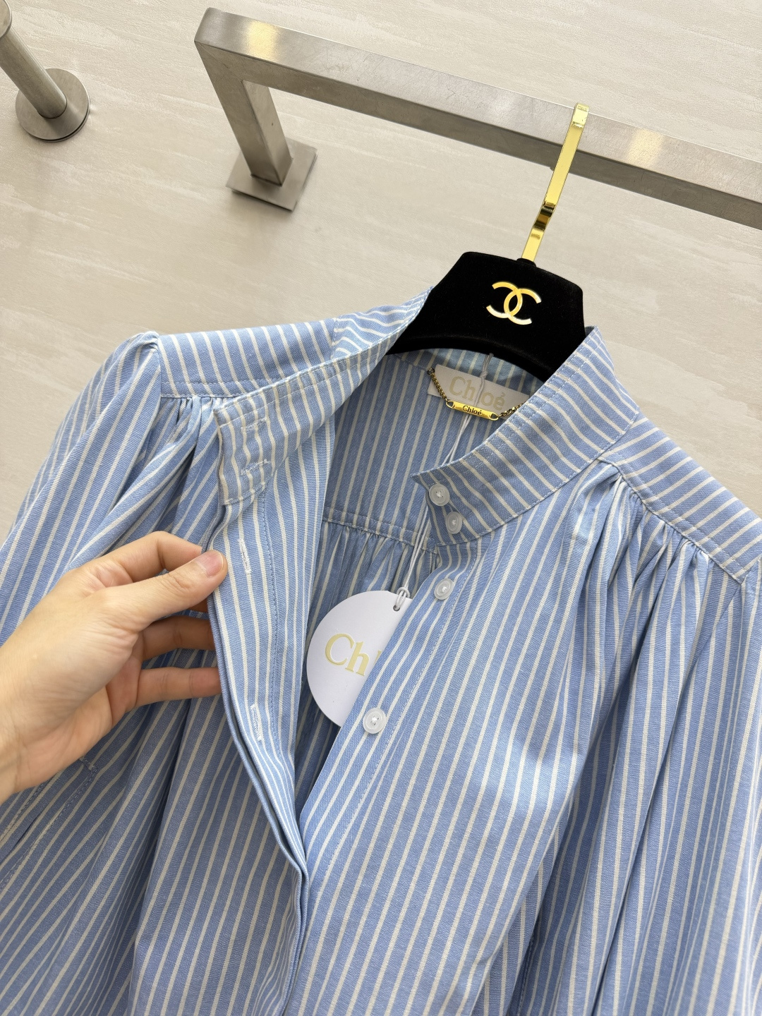 Chlo♡²⁶蓝白条纹衬衫✨小立领｜肩部碎褶灯笼袖 显高版型 隐形侧插袋 蓝白细条纹 清爽干净 透气挺括面料 可单穿可内