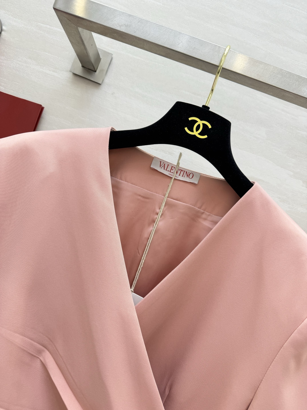 Valentinnn♡²⁶蜜桃粉蝴蝶结围裹式上衣✨温柔蜜桃粉｜交叉V领设计 腰侧立体大蝴蝶结 收腰褶皱剪裁 短款显高 挺