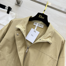 dior²⁶早秋短款工装夹克|两色上新 奶白|干净清爽 卡其|复古百搭 立领腰带收腰设计 短版显高 优化身材比例 挺括面 dior²⁶早秋短款工装夹克|两色上新 奶白|干净清爽 卡其|复古百搭 立领腰带收腰设计 短版显高 优化身材比例 挺括面