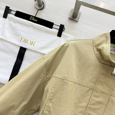 dior²⁶早秋短款工装夹克|两色上新 奶白|干净清爽 卡其|复古百搭 立领腰带收腰设计 短版显高 优化身材比例 挺括面 dior²⁶早秋短款工装夹克|两色上新 奶白|干净清爽 卡其|复古百搭 立领腰带收腰设计 短版显高 优化身材比例 挺括面