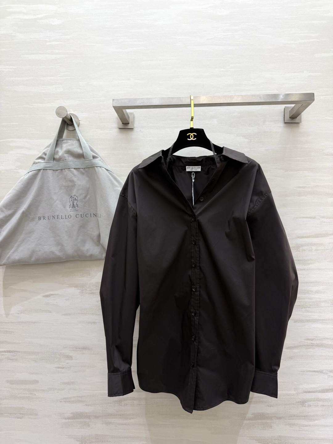 Brunello Cucinel♡²⁶|设计感衬衫 ▪高支面料,哑光垂顺抗皱 ▪宽松落肩Oversize版型 ▪侧边捏褶 Brunello Cucinel♡²⁶|设计感衬衫 ▪高支面料,哑光垂顺抗皱 ▪宽松落肩Oversize版型 ▪侧边捏褶
