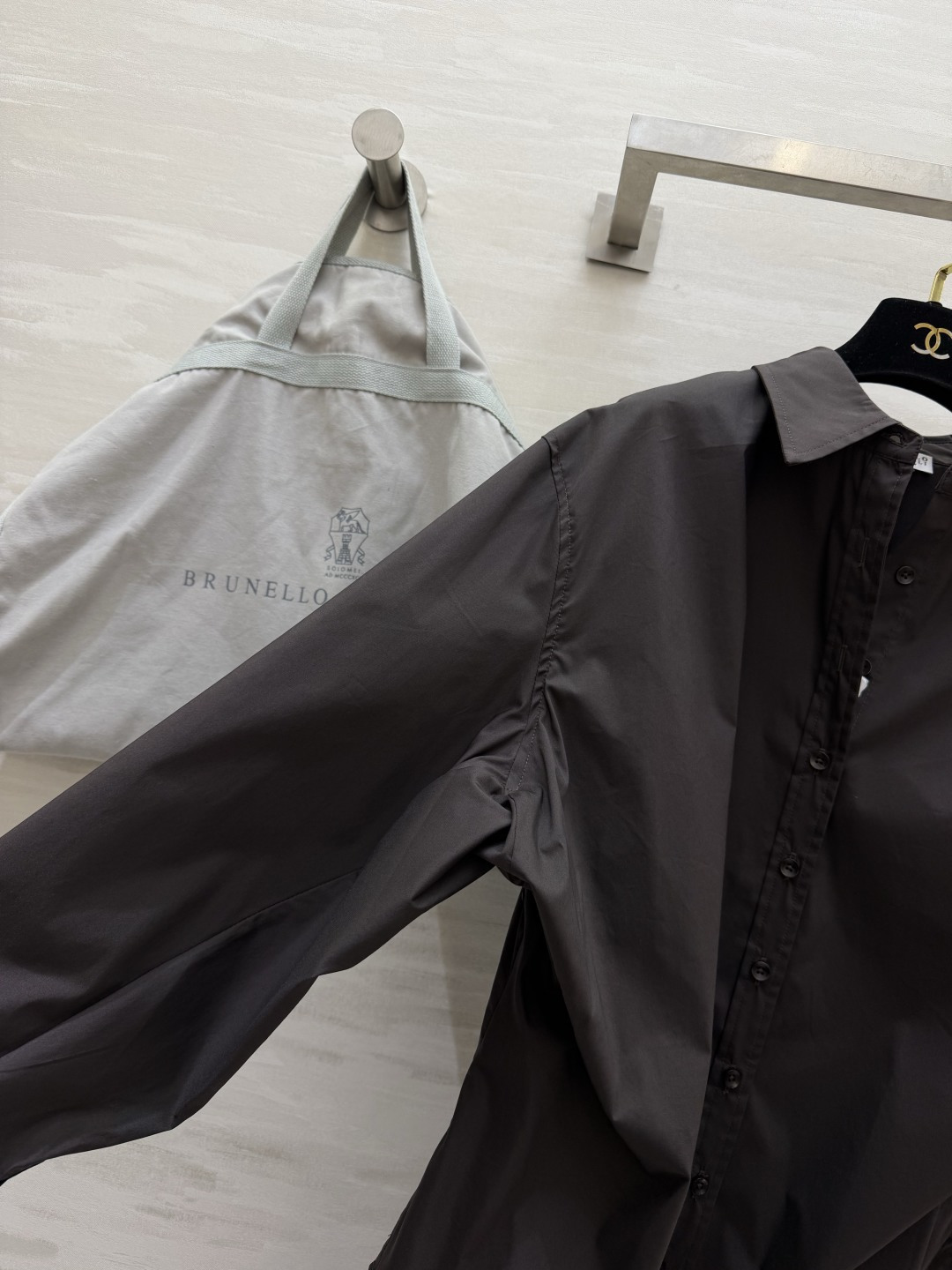 Brunello Cucinel♡²⁶|设计感衬衫 ▪高支面料,哑光垂顺抗皱 ▪宽松落肩Oversize版型 ▪侧边捏褶 Brunello Cucinel♡²⁶|设计感衬衫 ▪高支面料,哑光垂顺抗皱 ▪宽松落肩Oversize版型 ▪侧边捏褶