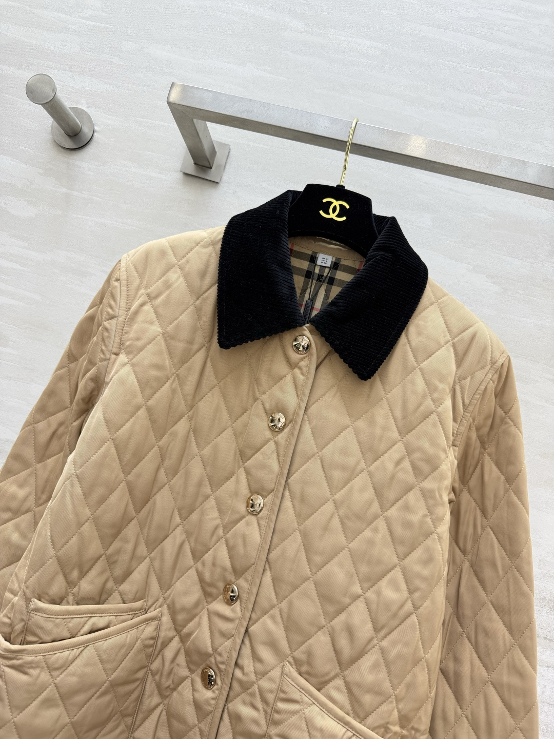 #Burberr♡²⁶秋冬新款棉服🍂和秋冬好适配呀 上身好好看 氛围感满满 经典款时髦又保暖 高品质定制 现货首发siz