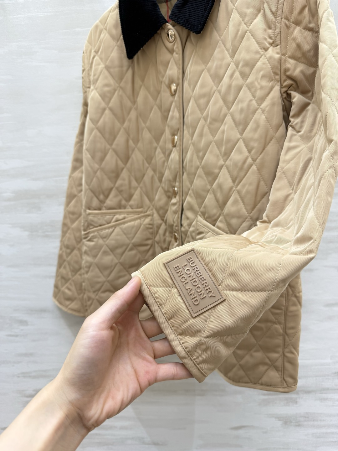 #Burberr♡²⁶秋冬新款棉服🍂和秋冬好适配呀 上身好好看 氛围感满满 经典款时髦又保暖 高品质定制 现货首发siz