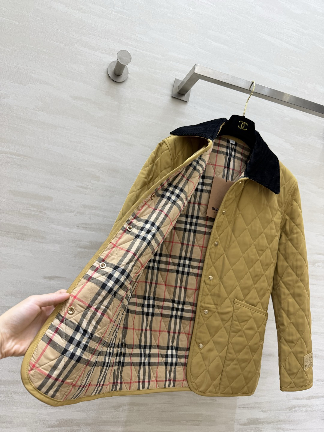 #Burberr♡²⁶秋冬新款棉服🍂和秋冬好适配呀 上身好好看 氛围感满满 经典款时髦又保暖 高品质定制 现货首发siz