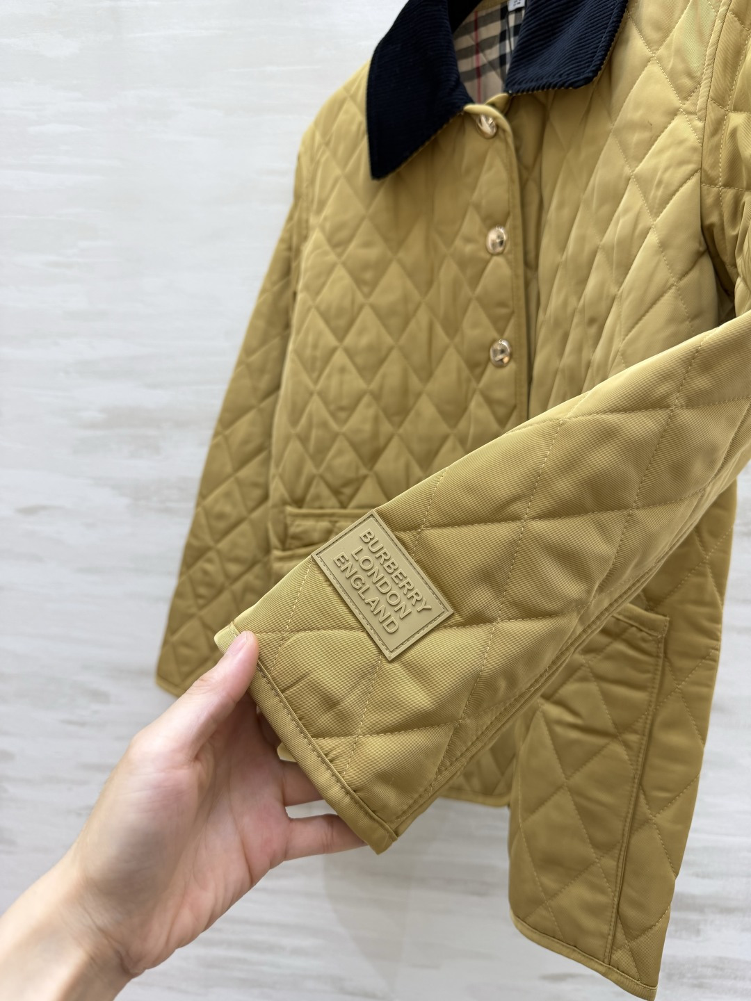 #Burberr♡²⁶秋冬新款棉服🍂和秋冬好适配呀 上身好好看 氛围感满满 经典款时髦又保暖 高品质定制 现货首发siz