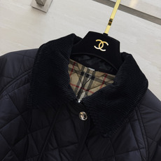 Burberrr♡²⁶灯芯绒领腰带菱格棉服|双色上新🍂经典卡其|沉稳黑色 复古英伦风拉满 菱形衍缝工艺 锁棉均匀 轻薄保 Burberrr♡²⁶灯芯绒领腰带菱格棉服|双色上新🍂经典卡其|沉稳黑色 复古英伦风拉满 菱形衍缝工艺 锁棉均匀 轻薄保