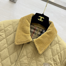 Burberrr♡²⁶复古菱格棉服|双色上新🍂卡其黄|经典黑 英伦学院风直接拉满 菱形衍缝工艺 锁棉扎实 轻薄填充 灯芯 Burberrr♡²⁶复古菱格棉服|双色上新🍂卡其黄|经典黑 英伦学院风直接拉满 菱形衍缝工艺 锁棉扎实 轻薄填充 灯芯