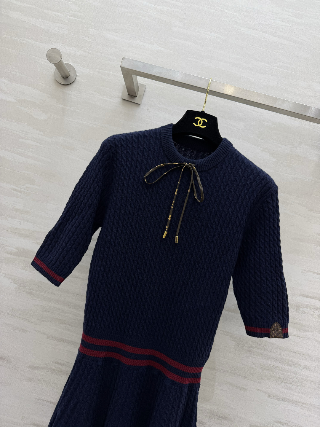 💙Lvvv²⁶藏蓝裙来袭！秋冬氛围感拉满✨主成分：山羊绒！高品质定制 现货首发size：S/M/L（）