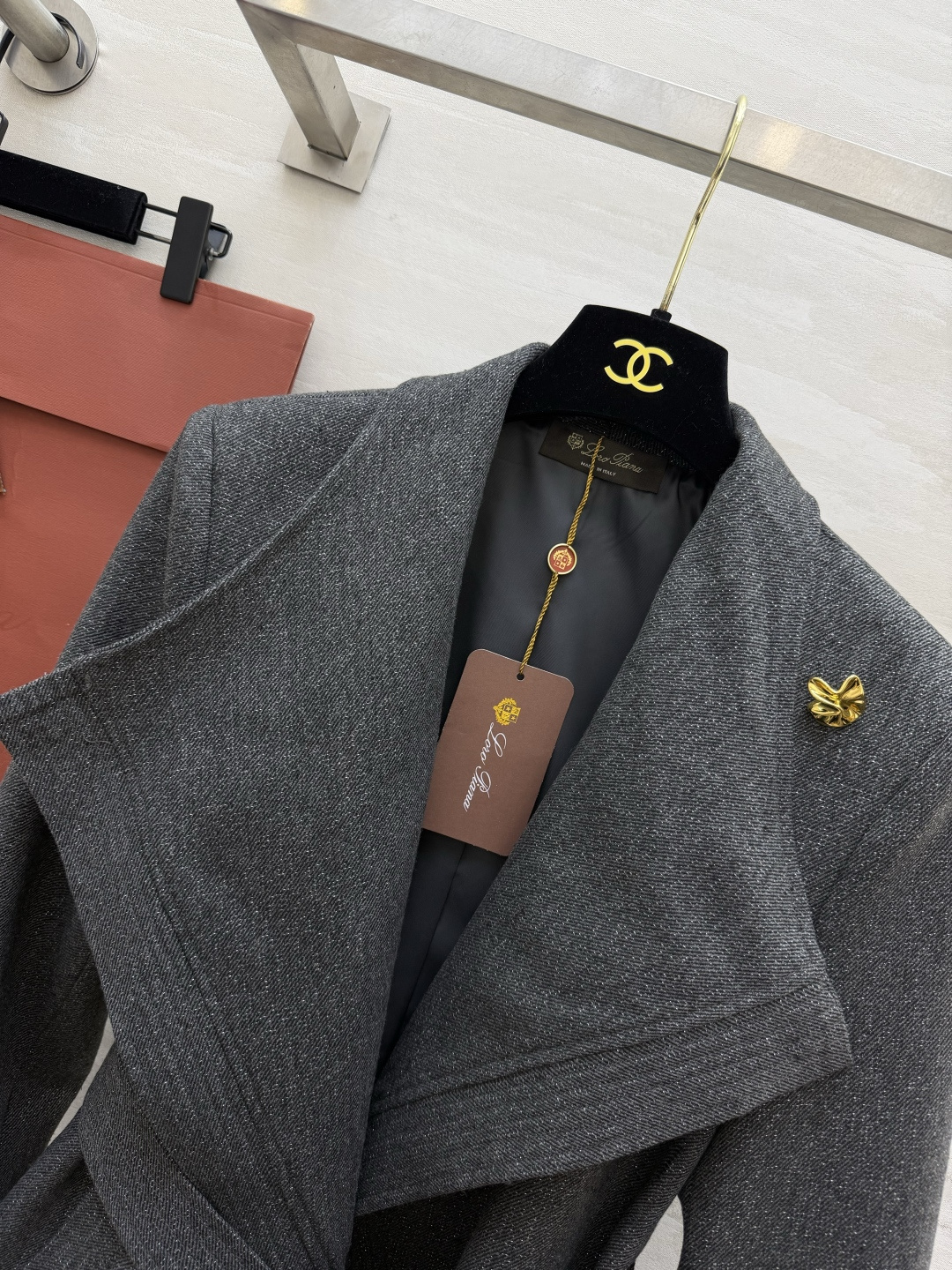 LP²⁶秋日气质人字纹战袍|两色🉑选 大翻领设计自带大气感✨ 腰间同面料腰带随意系结 轻松勾勒腰线,优化身材比例 不规则 LP²⁶秋日气质人字纹战袍|两色🉑选 大翻领设计自带大气感✨ 腰间同面料腰带随意系结 轻松勾勒腰线,优化身材比例 不规则