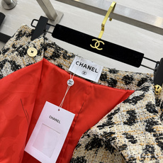 Chacha²⁶野性又优雅的豹纹半裙🐆 粗花呢围裹A字短裙 热烈红色印花内里,内外皆是惊喜。 高品质 size:S/M/ Chacha²⁶野性又优雅的豹纹半裙🐆 粗花呢围裹A字短裙 热烈红色印花内里,内外皆是惊喜。 高品质 size:S/M/
