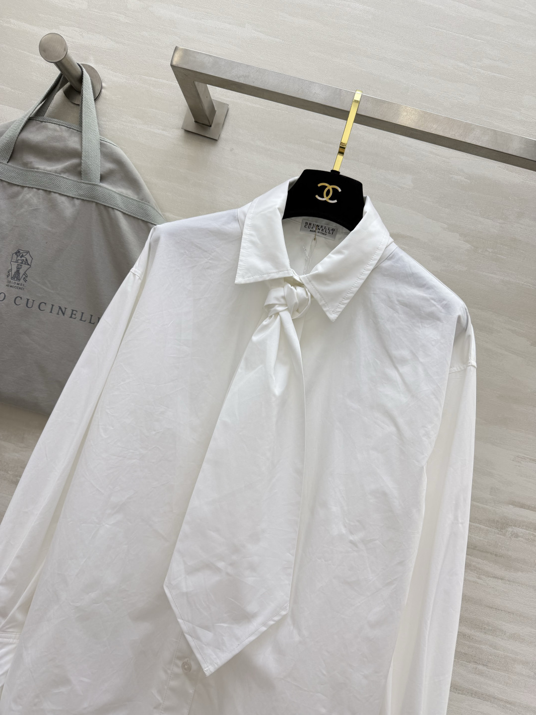 Brunello Cucinell♡²⁶领结款宽松白衬衫 领结可拆卸|一衣两穿 利落宽松版型 藏肉显瘦 棉质肌理面料质感 Brunello Cucinell♡²⁶领结款宽松白衬衫 领结可拆卸|一衣两穿 利落宽松版型 藏肉显瘦 棉质肌理面料质感