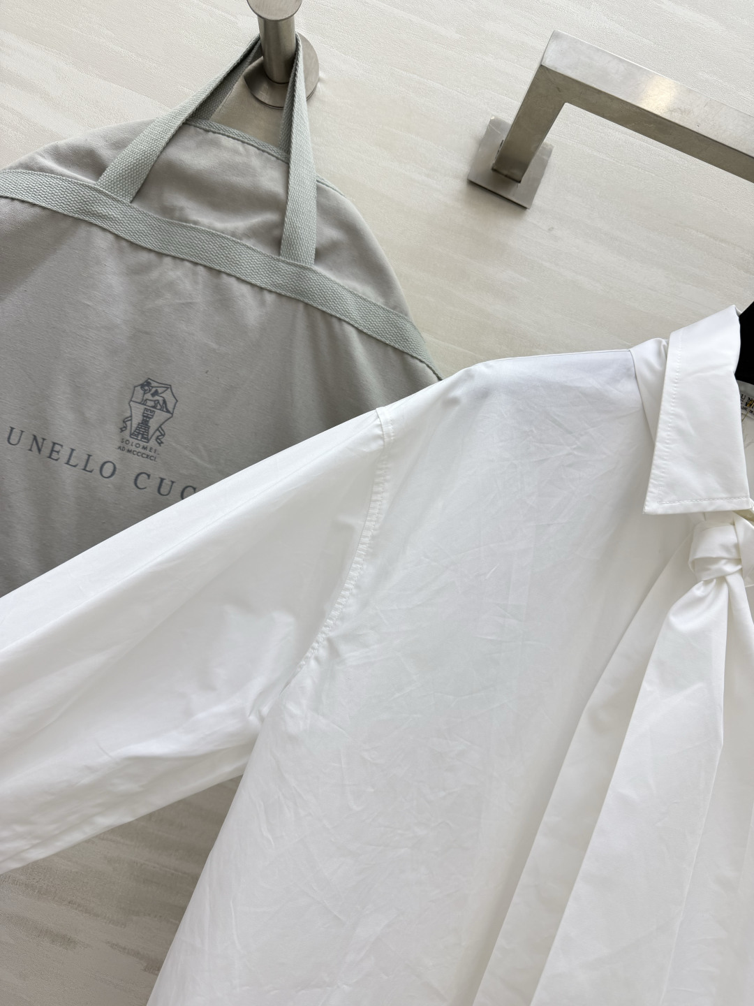 Brunello Cucinell♡²⁶领结款宽松白衬衫 领结可拆卸|一衣两穿 利落宽松版型 藏肉显瘦 棉质肌理面料质感 Brunello Cucinell♡²⁶领结款宽松白衬衫 领结可拆卸|一衣两穿 利落宽松版型 藏肉显瘦 棉质肌理面料质感