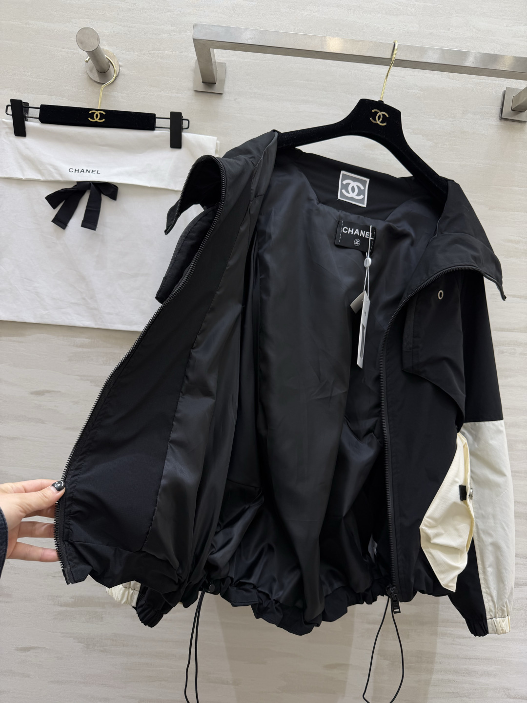 #Chane♡²⁶中古系列 连帽撞色冲锋衣外套 高品质定制 现货首发size：36/38/40（36码胸围：132，衣长